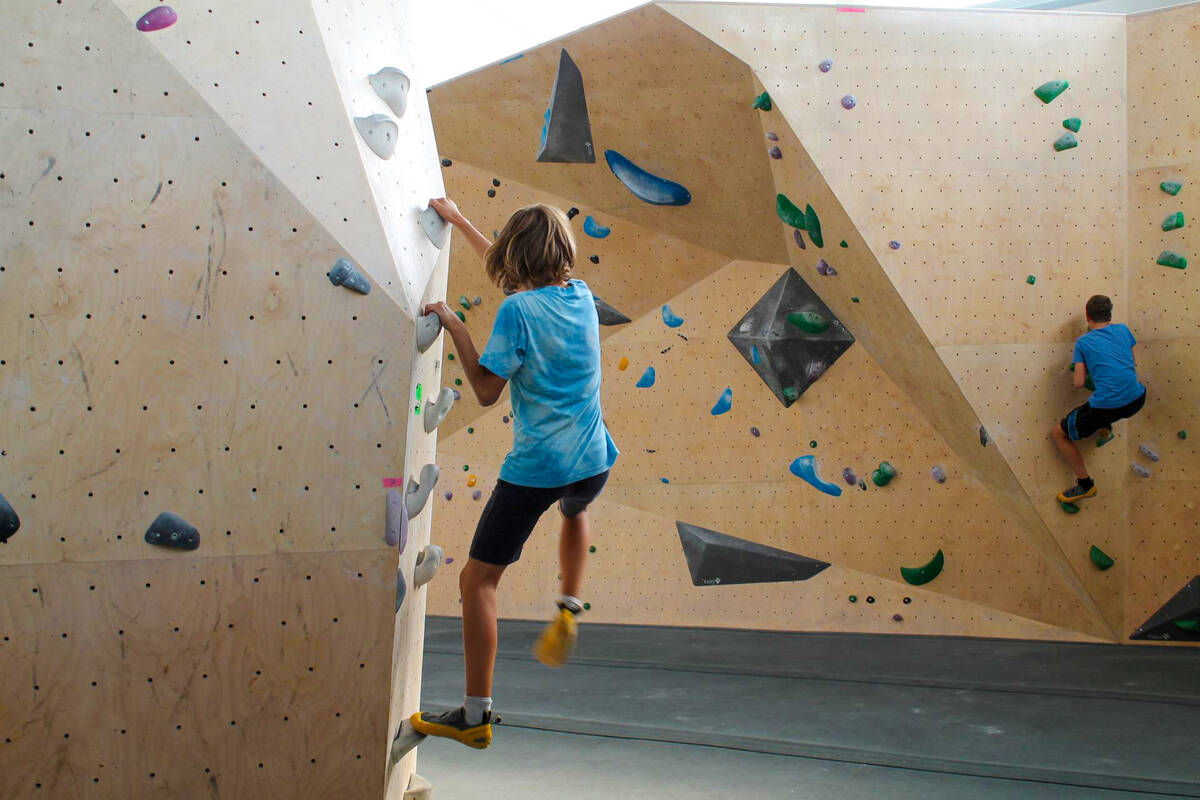 mur d'escalade en extérieur pour tous les niveaux vers Montpellier