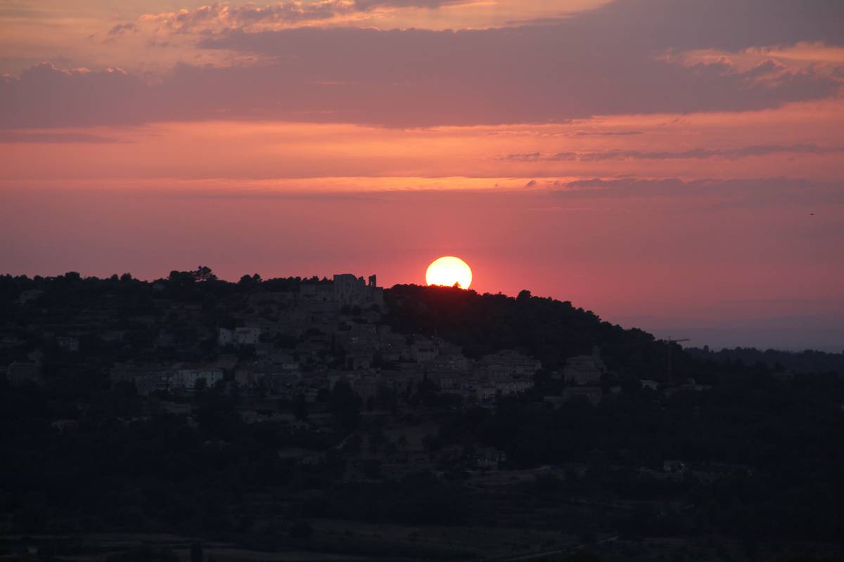 Top 5 Des Lieux Pour Admirer Le Coucher De Soleil Office De Tourisme Pays D Apt Luberon Visitez Le Massif Des Ocres Et Apt Top 5 Des Lieux Pour Admirer Le Coucher De Soleil Office De Tourisme Pays D Apt Luberon Visitez Le Massif Des Ocres Et Apt