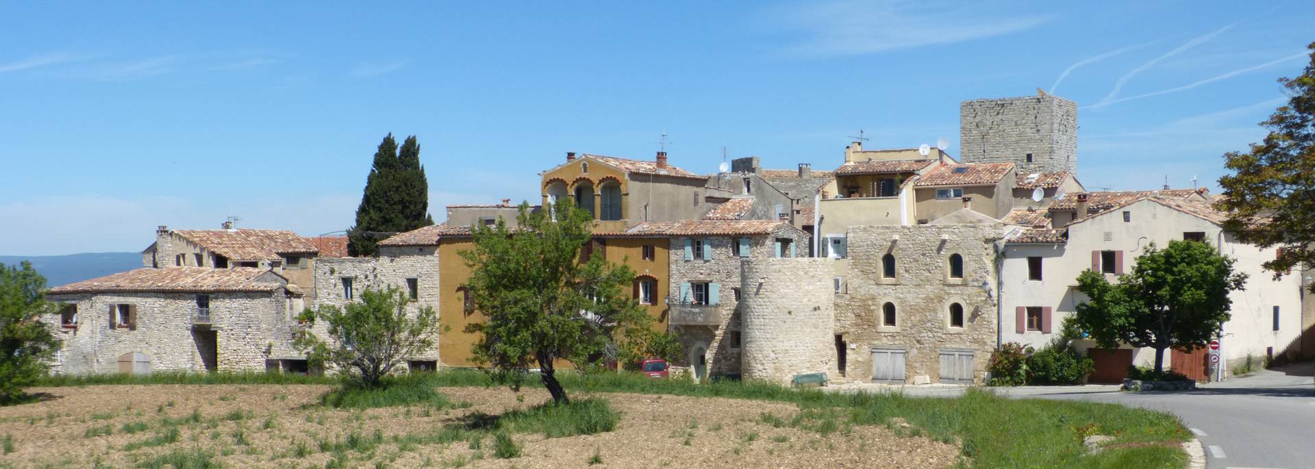 Caseneuve, village perché du Luberon à découvrir