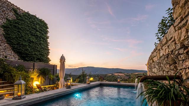 deguster office de tourisme pays d apt luberon visitez le massif des ocres et apt