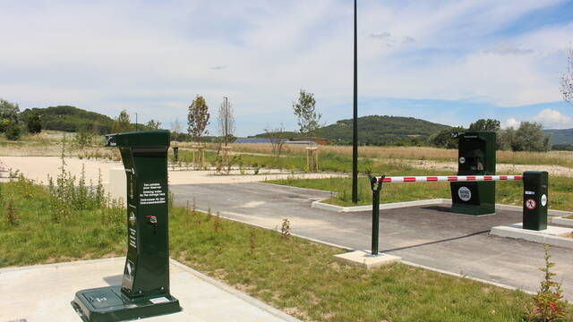 AIRE DE SERVICE ET STATIONNEMENT POUR LES CAMPING-CARS