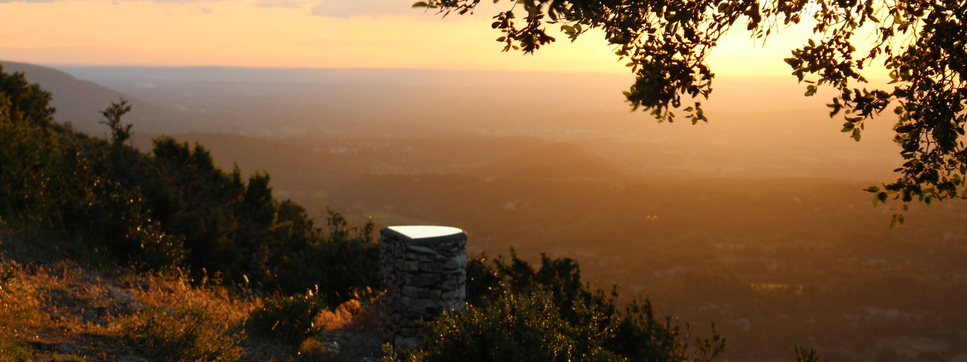 Top 5 Des Lieux Pour Admirer Le Coucher De Soleil Office De Tourisme Pays D Apt Luberon Visitez Le Massif Des Ocres Et Apt Top 5 Des Lieux Pour Admirer Le Coucher De Soleil Office De Tourisme Pays D Apt Luberon Visitez Le Massif Des Ocres Et Apt
