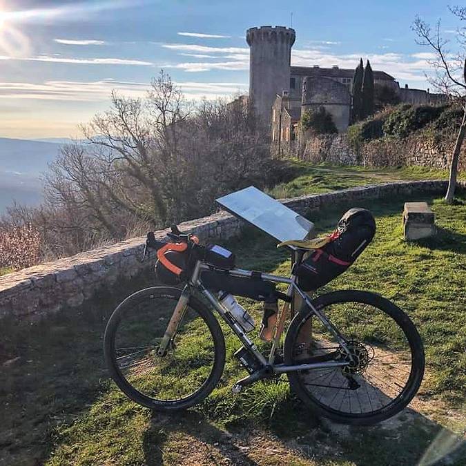 Bikepacking en gravel  |  Village 