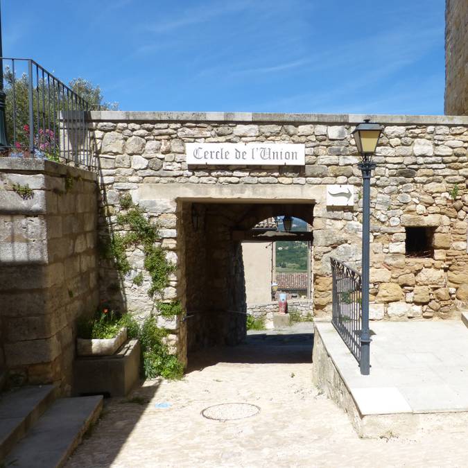 Village de Caseneuve dans le Luberon