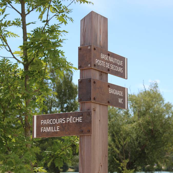 Plan d'eau de la Riaille | Base de loisirs | Panneau de direction 