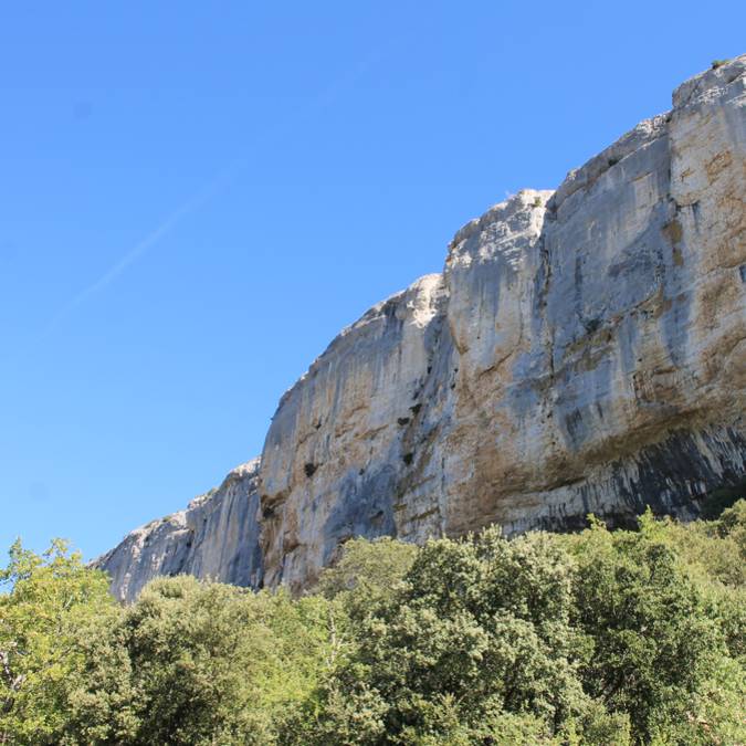Lioux, falaises de la Madelaine 