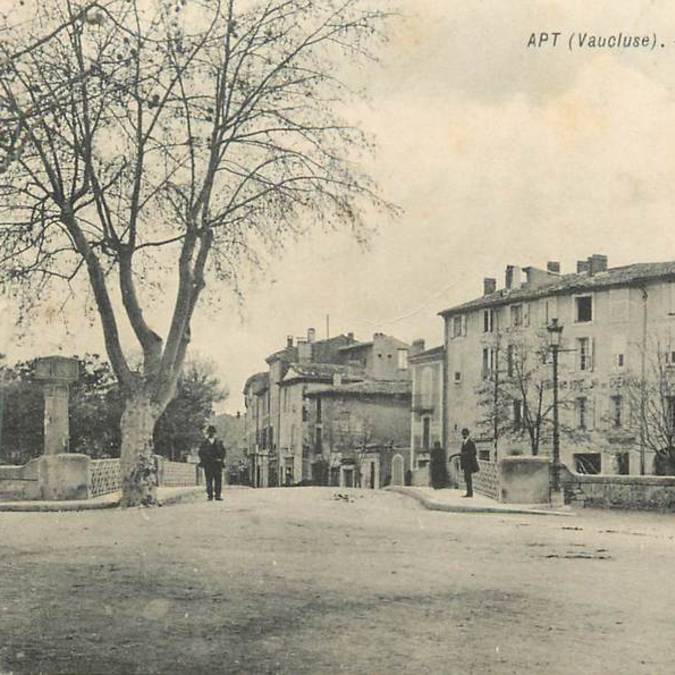 Place et pont de la bouquerie à Apt
